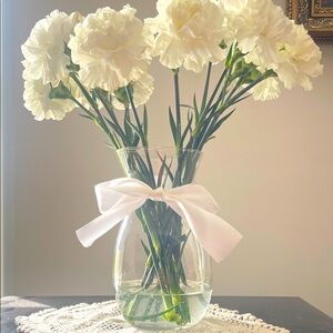 Elegant Glass Vase with White Ribbon